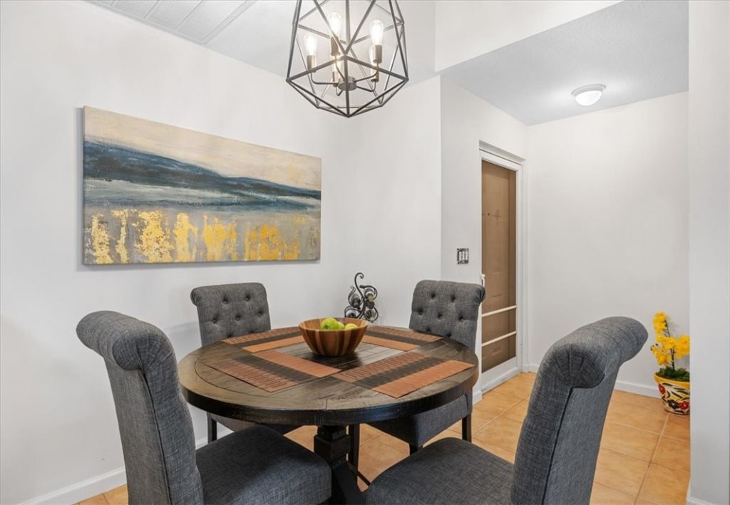 544 7th Square Sw, Unit 102, Vero Beach, FL 32962 Photo