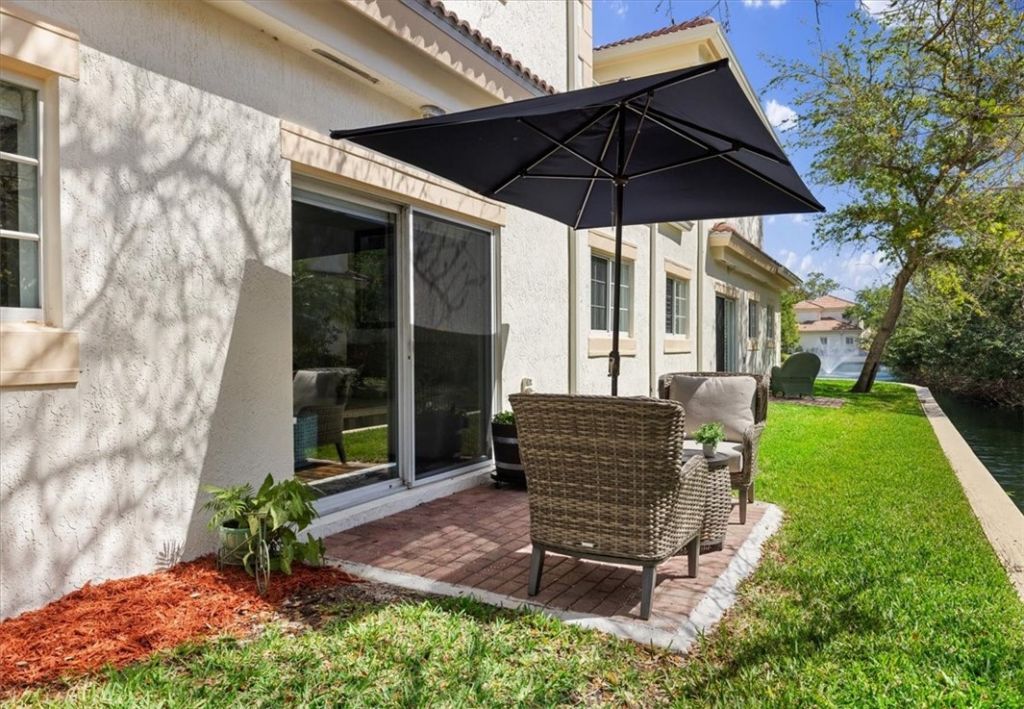 544 7th Square Sw, Unit 102, Vero Beach, FL 32962 Photo