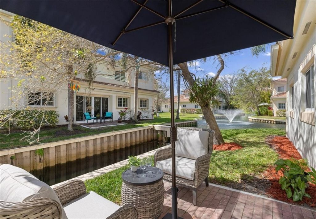 544 7th Square Sw, Unit 102, Vero Beach, FL 32962 Photo