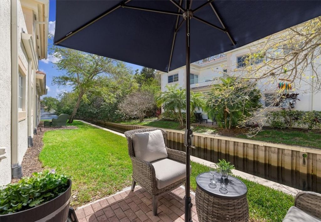 544 7th Square Sw, Unit 102, Vero Beach, FL 32962 Photo