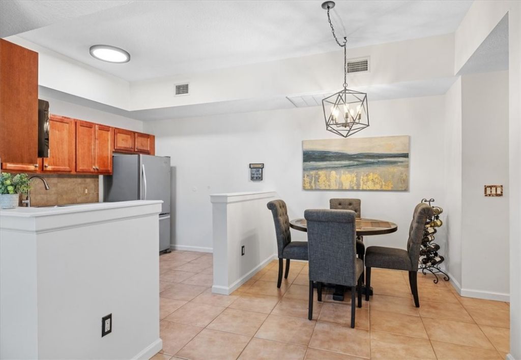 544 7th Square Sw, Unit 102, Vero Beach, FL 32962 Photo