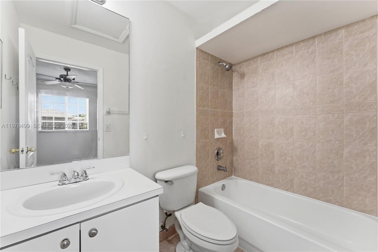 15720 SW 92nd Ave, Unit 5A, Palmetto Bay, FL 33157 Photo