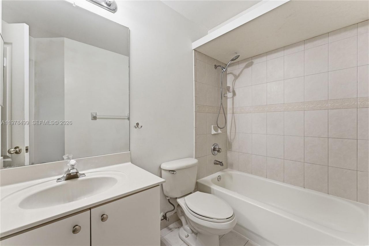 15720 SW 92nd Ave, Unit 5A, Palmetto Bay, FL 33157 Photo