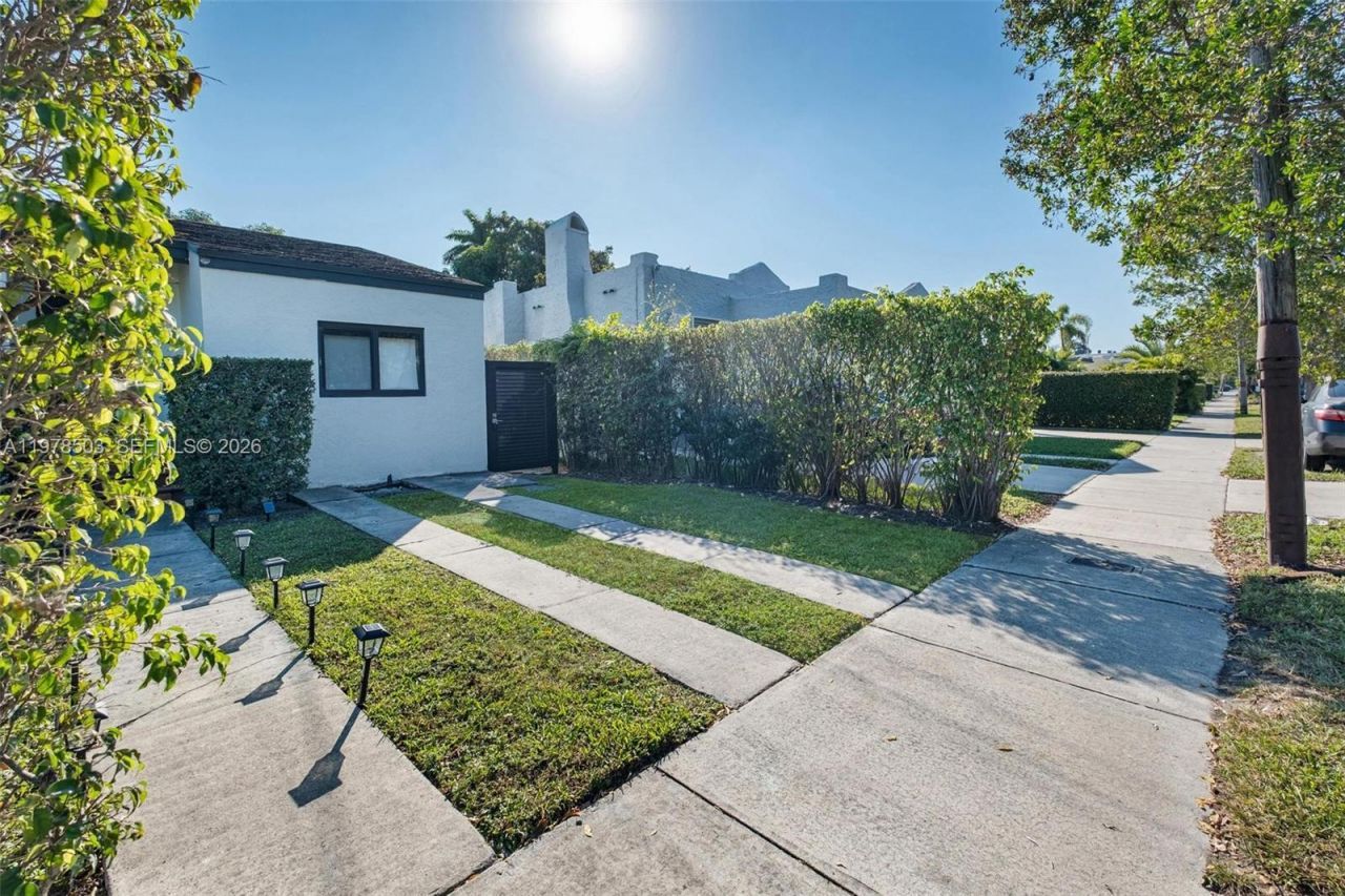 2520 SW 20th St , Unit 1, Miami, FL 33145 Photo