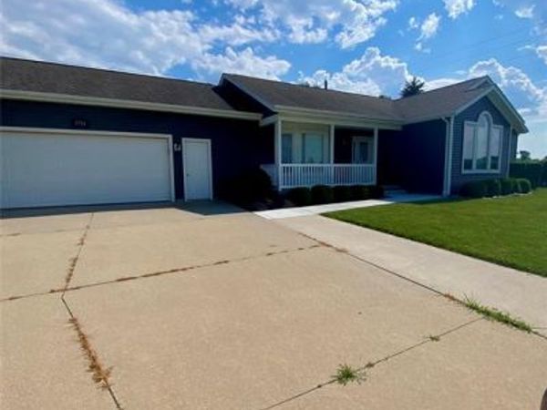 7758 DRAKESHIRE BLVD, Almont Vlg, MI 48003