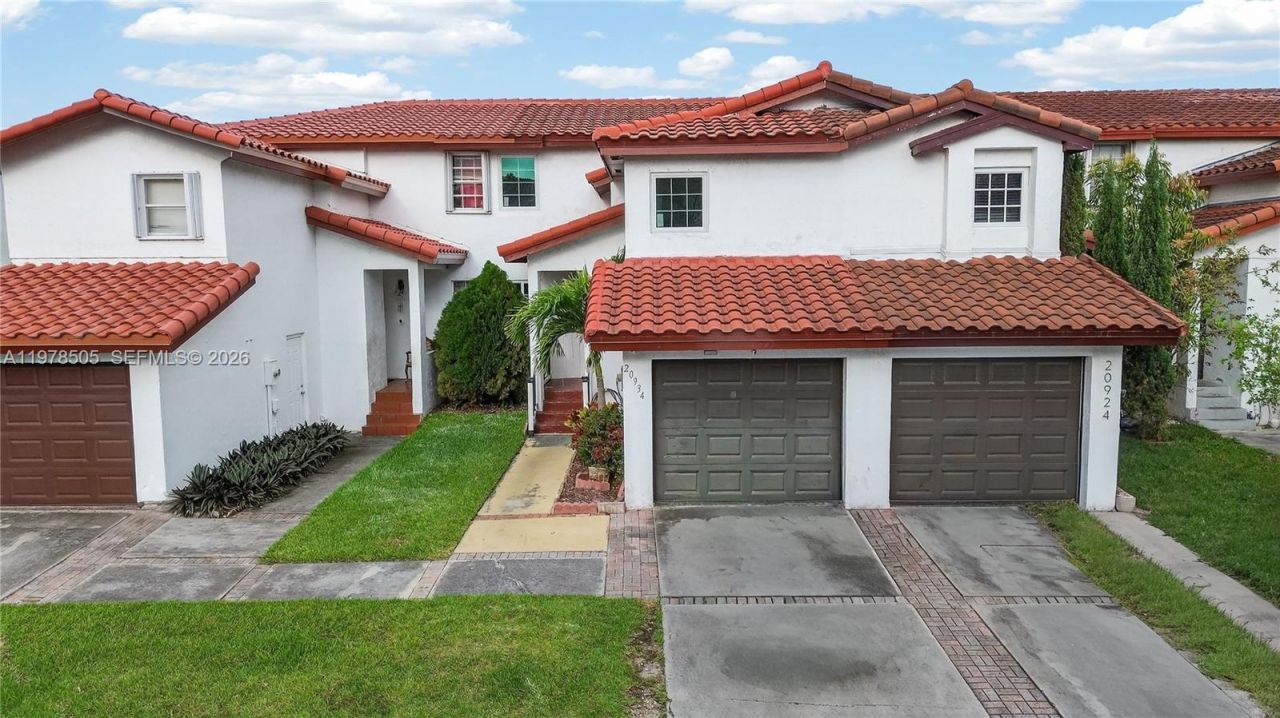 20934 SW 84th Ave, Cutler Bay, FL 33189 Main Photo