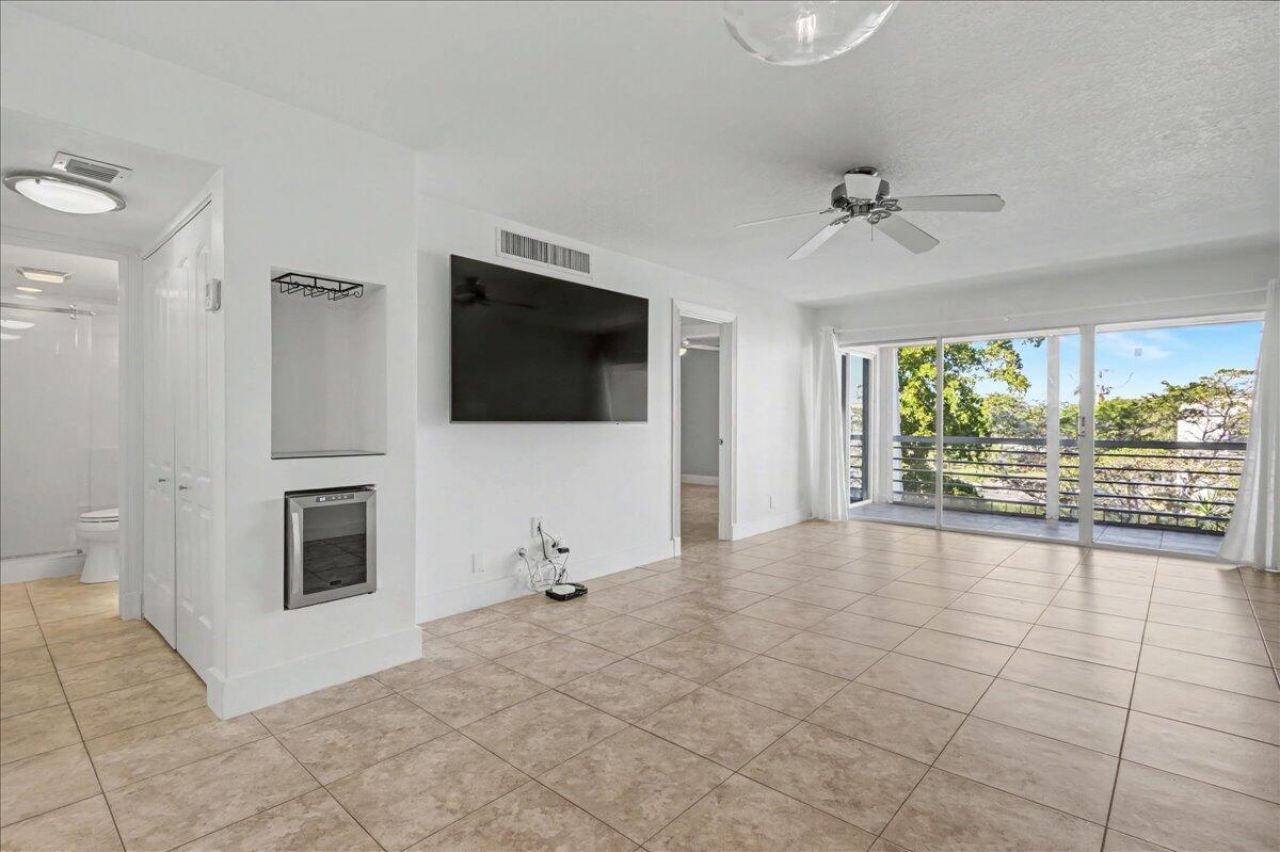 765 Jeffery Street, Unit 1-301, Boca Raton, FL 33487 Photo