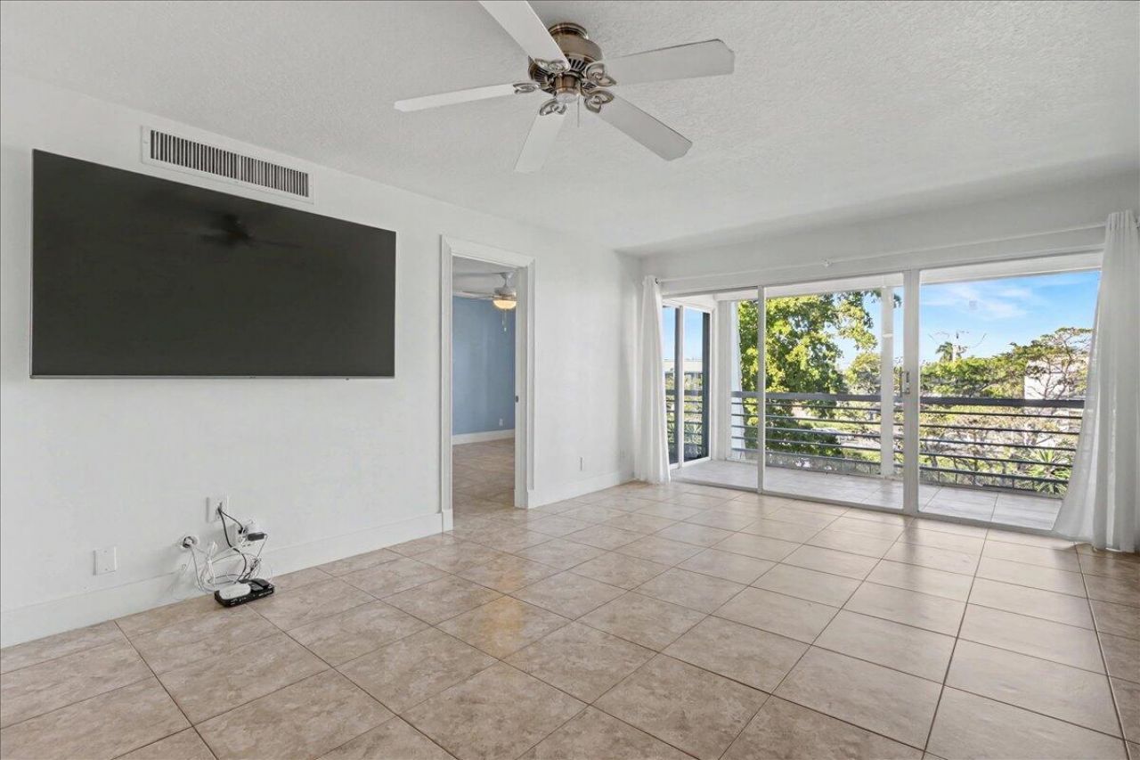 765 Jeffery Street, Unit 1-301, Boca Raton, FL 33487 Photo