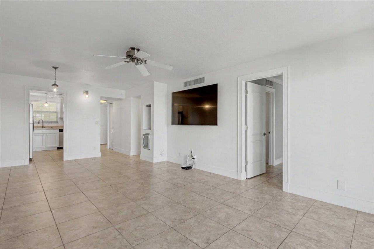 765 Jeffery Street, Unit 1-301, Boca Raton, FL 33487 Photo