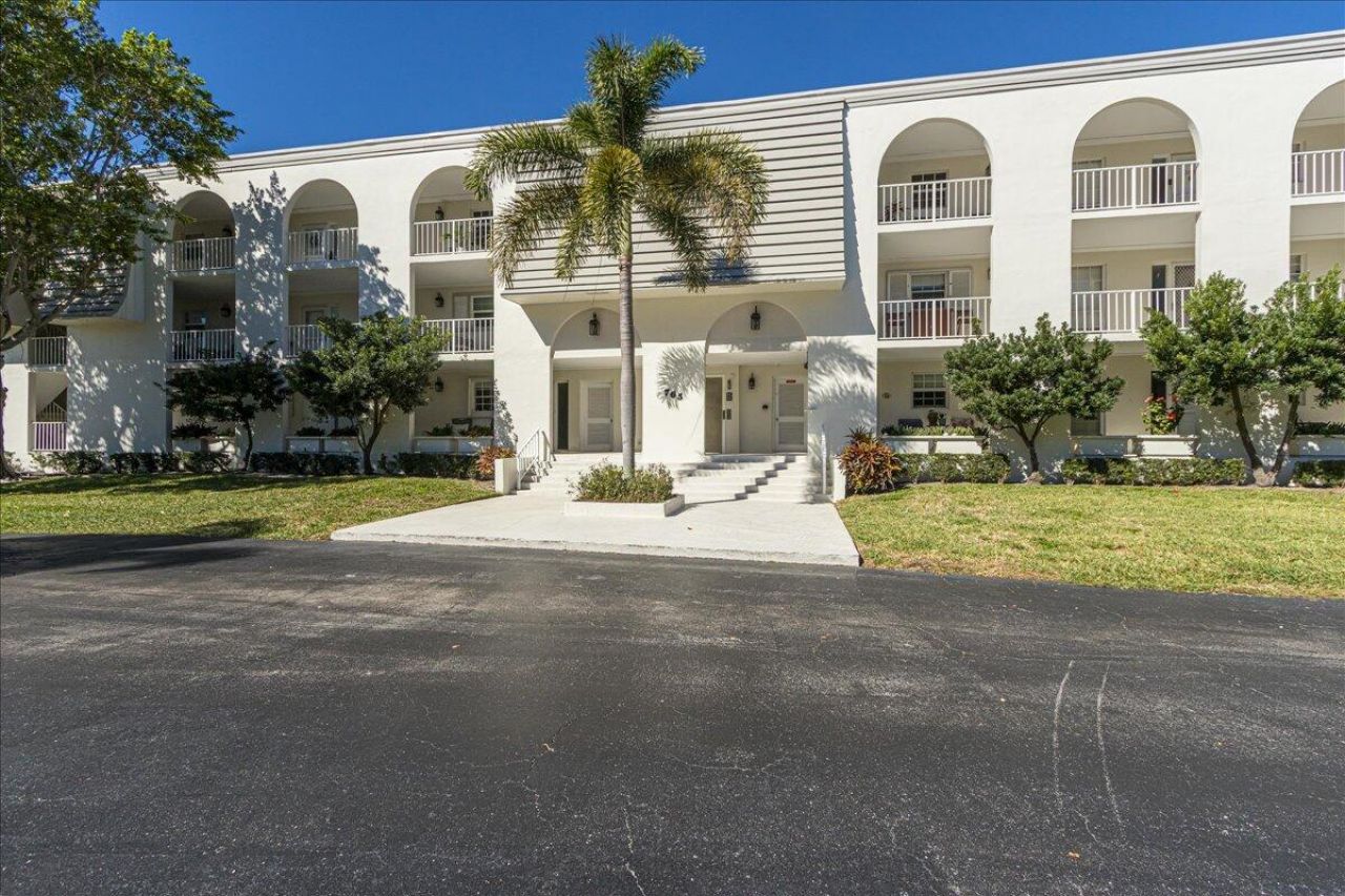 765 Jeffery Street, Unit 1-301, Boca Raton, FL 33487 Photo