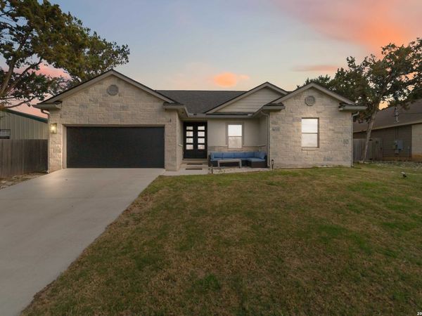 570 Forest Crest, Canyon Lake, TX 78133