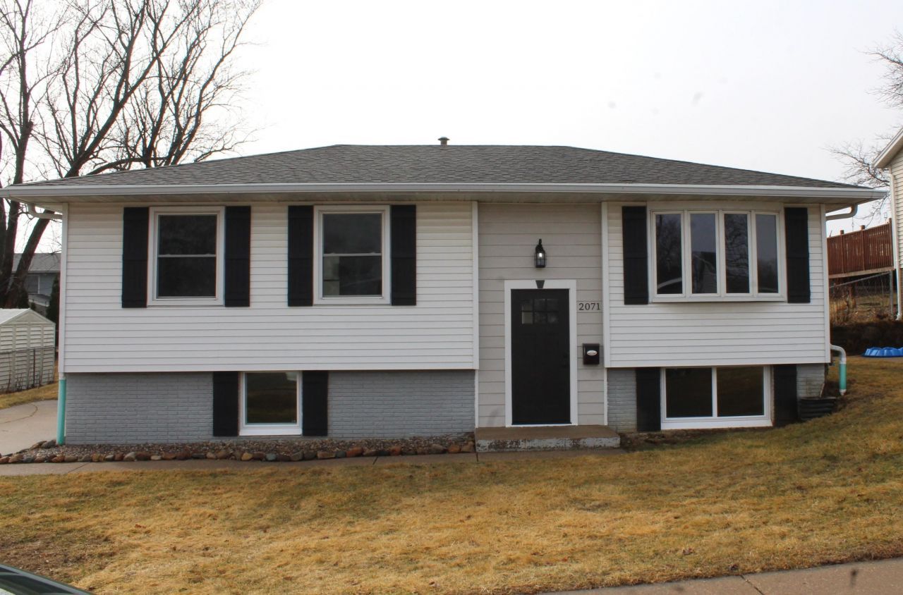 2071 Ellen Street, Dubuque, IA 52002 Main Photo