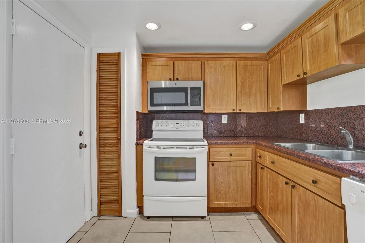 1601 NE 191 St , Unit B112, Miami, FL 33179 Photo