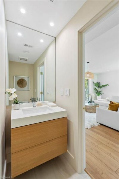 888 10th St S, Unit 101, Naples, FL 34102 Photo