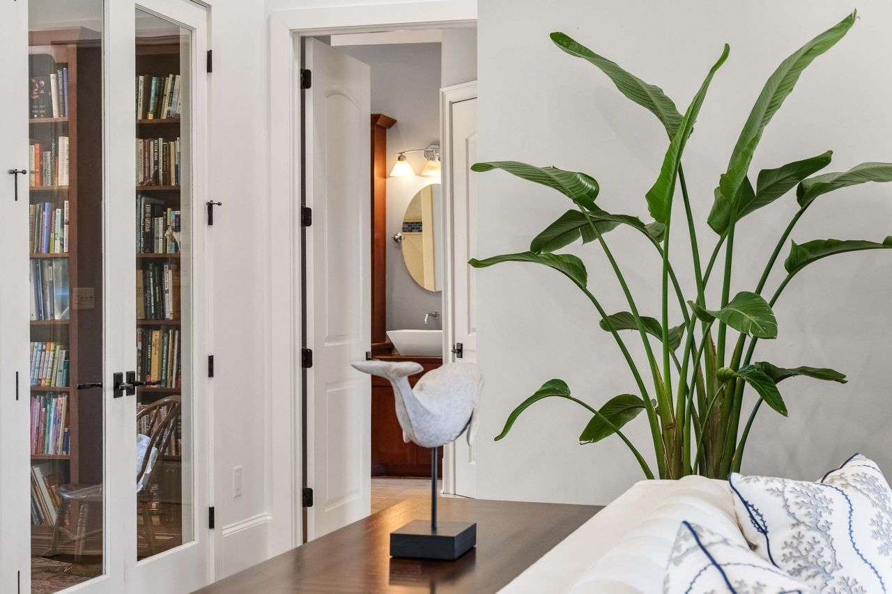 6411 China Back Lane Photo 19