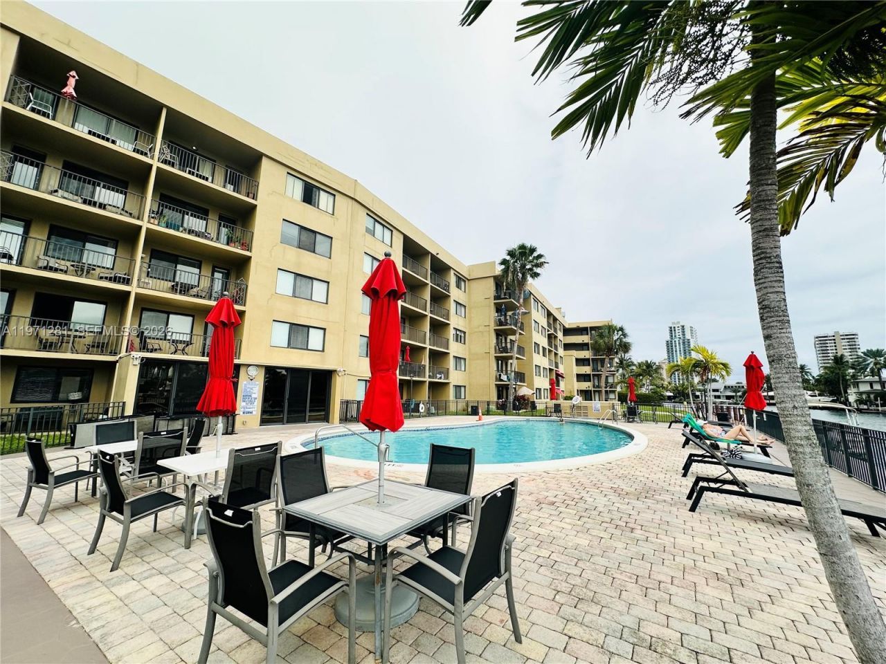 301 Golden Isles Dr , Unit 114, Hallandale Beach, FL 33009 Photo