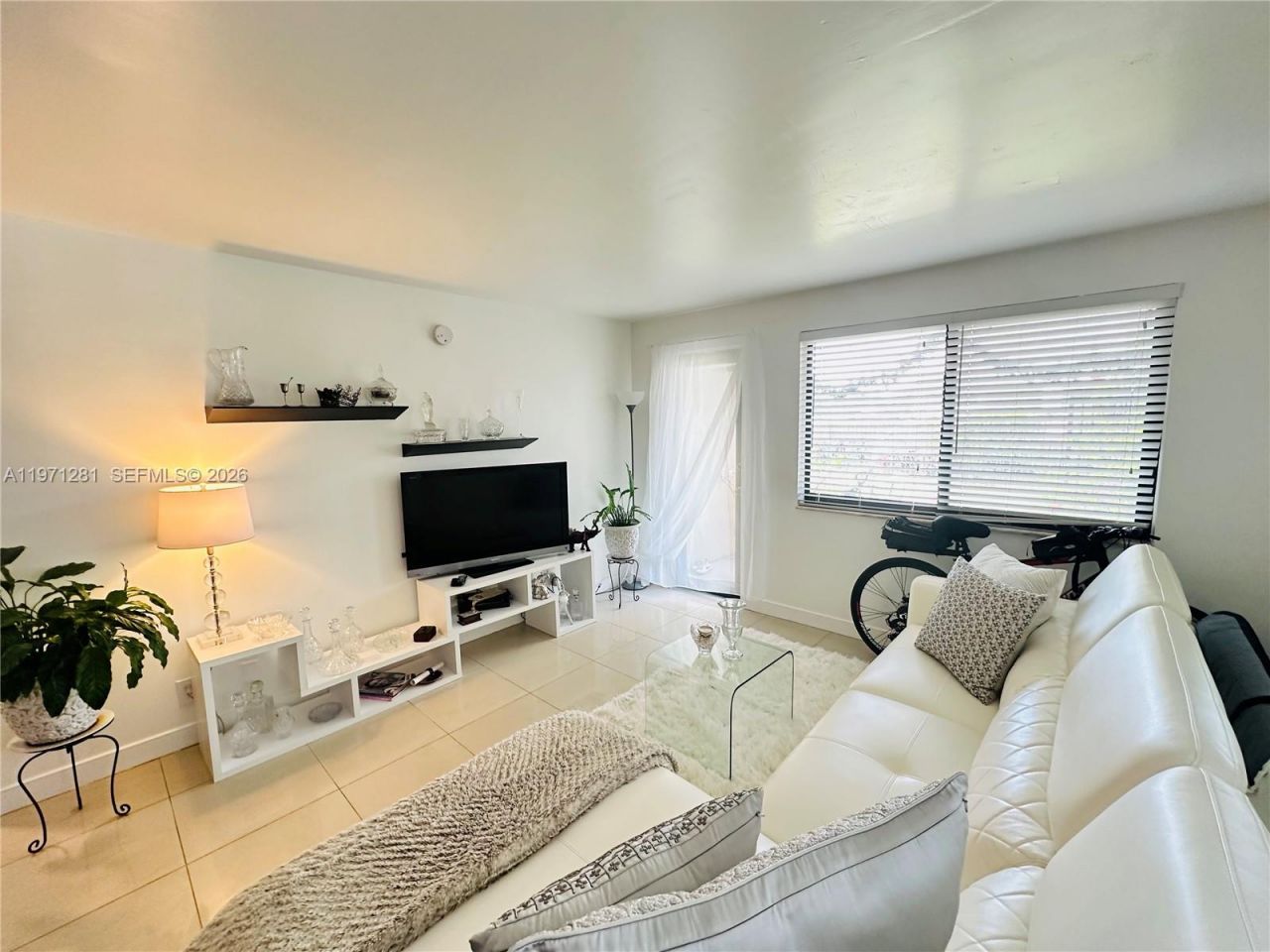 301 Golden Isles Dr , Unit 114, Hallandale Beach, FL 33009 Photo