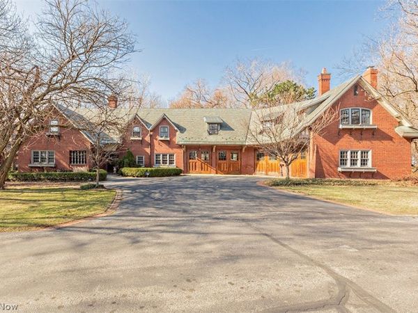 10 E Hanna Lane, Bratenahl, OH 44108