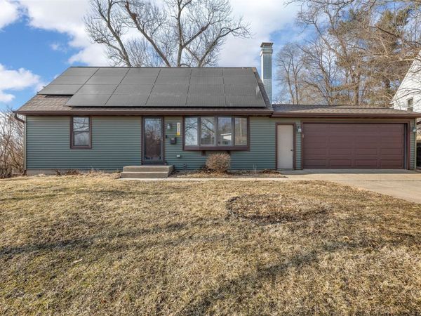 4018 Dalewood Avenue SE, Cedar Rapids, IA 52403