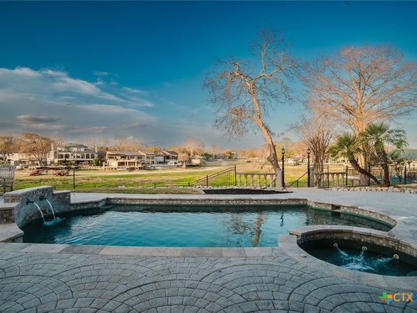 850 Lakeview Trail, McQueeney, TX 78123