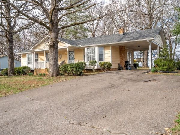 1606 Briarwood Dr , Lawrenceburg, TN 38464