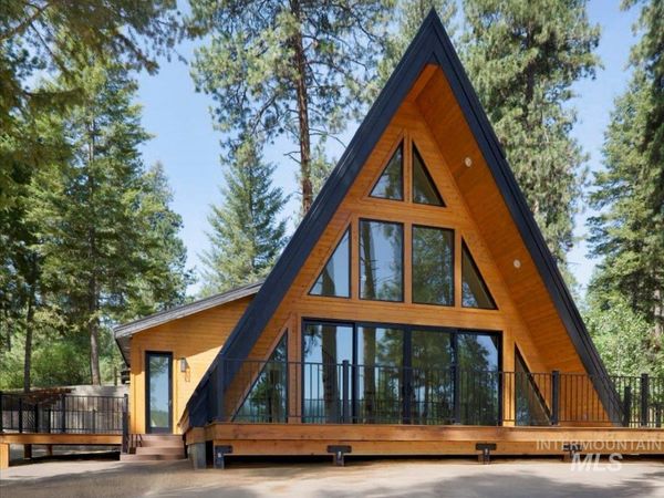 7 Moonglow Cir, Garden Valley, ID 83622