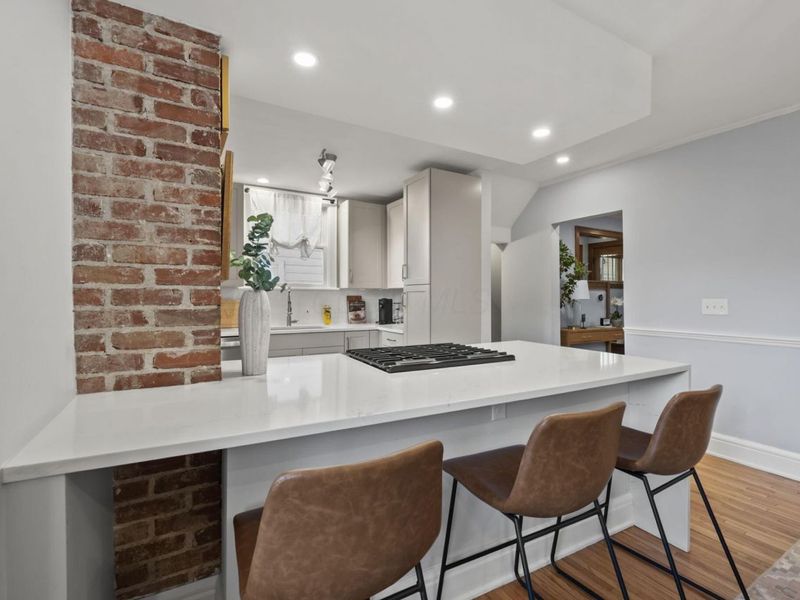 1096 W 2nd Avenue, Grandview, OH 43212 Photo 11