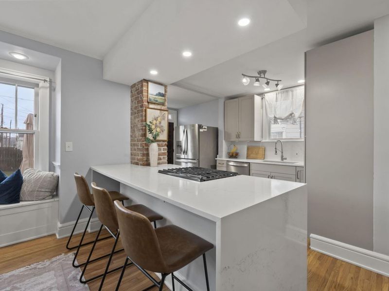 1096 W 2nd Avenue, Grandview, OH 43212 Photo 12