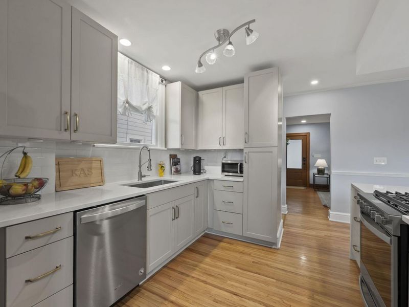 1096 W 2nd Avenue, Grandview, OH 43212 Photo 14