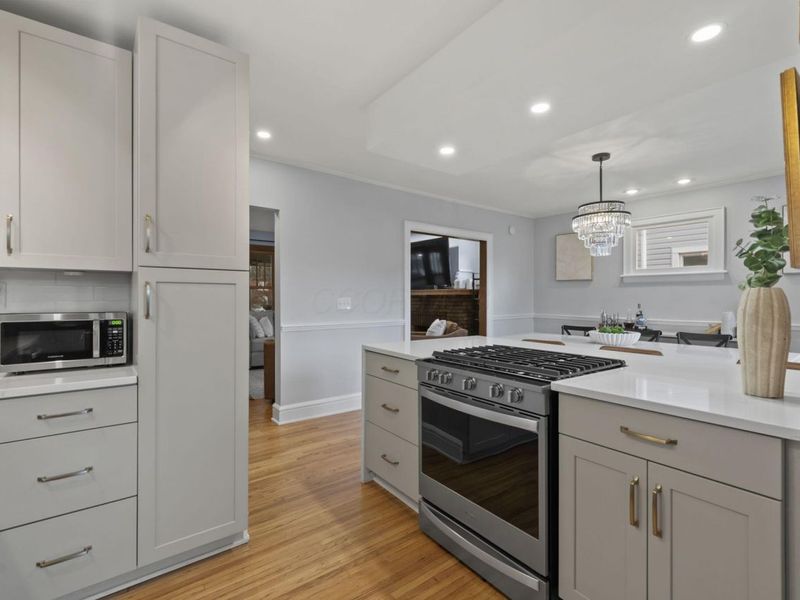 1096 W 2nd Avenue, Grandview, OH 43212 Photo 16