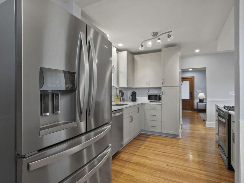 1096 W 2nd Avenue, Grandview, OH 43212 Photo 17