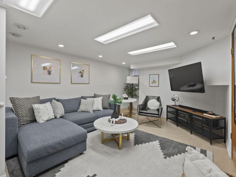 1096 W 2nd Avenue, Grandview, OH 43212 Photo 21