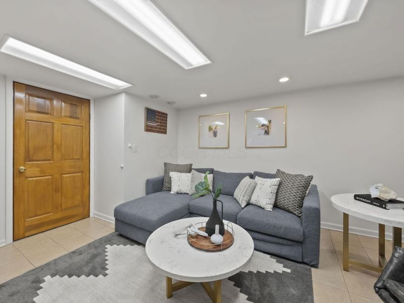 1096 W 2nd Avenue, Grandview, OH 43212 Photo 23