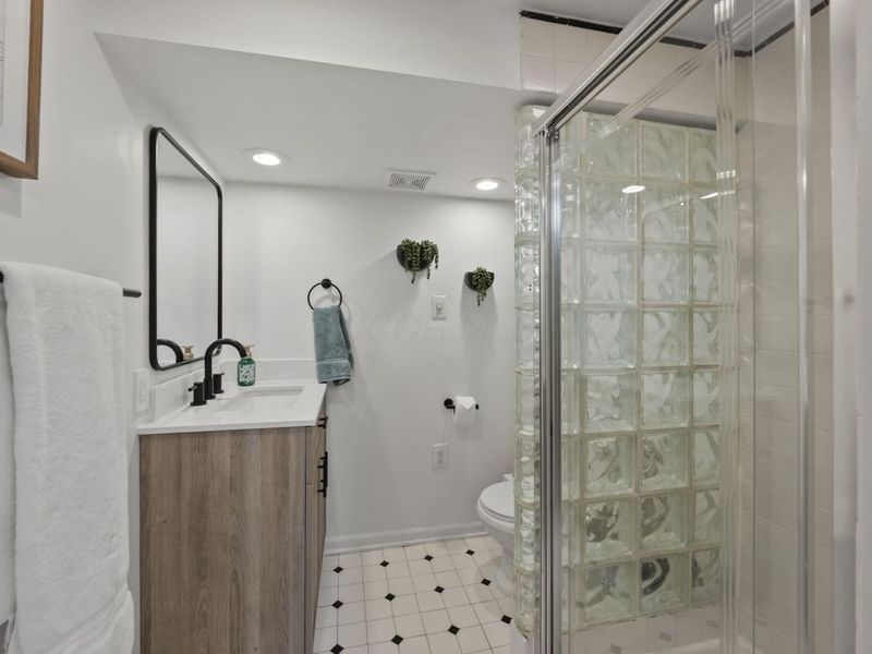 1096 W 2nd Avenue, Grandview, OH 43212 Photo 24