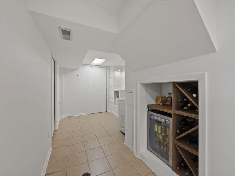 1096 W 2nd Avenue, Grandview, OH 43212 Photo 25