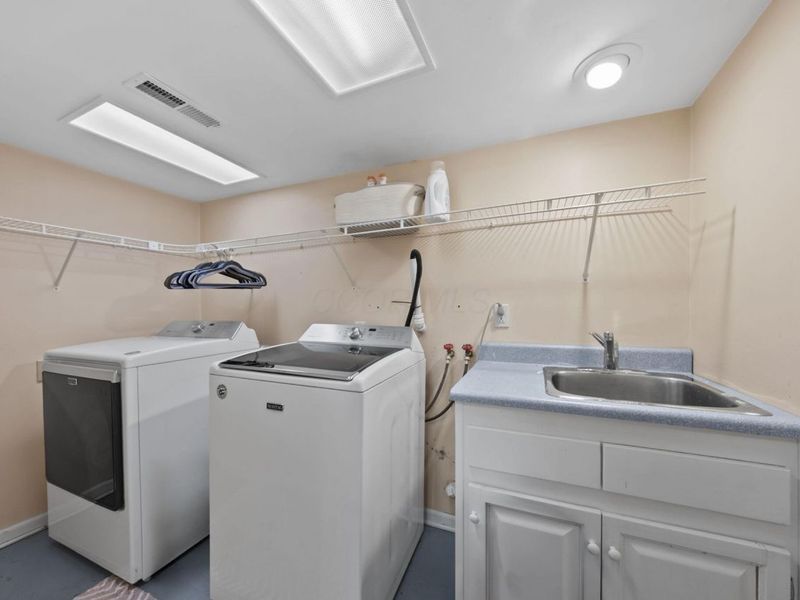 1096 W 2nd Avenue, Grandview, OH 43212 Photo 26