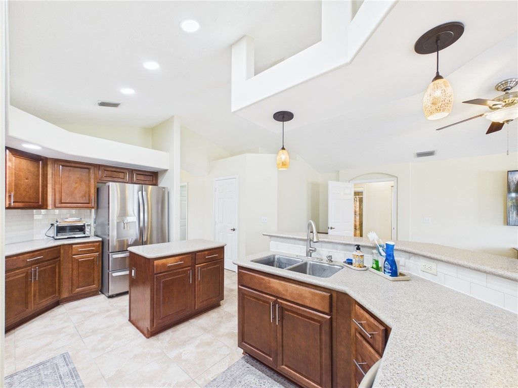 739 S Easy Street, Sebastian, FL 32958 Photo