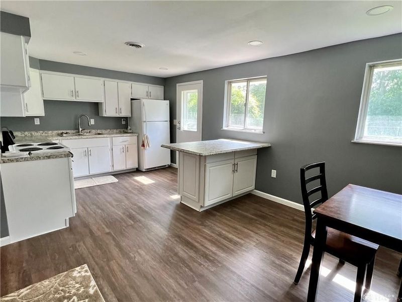 232 Tulip Drive, West Carrollton, OH 45449 Photo 3