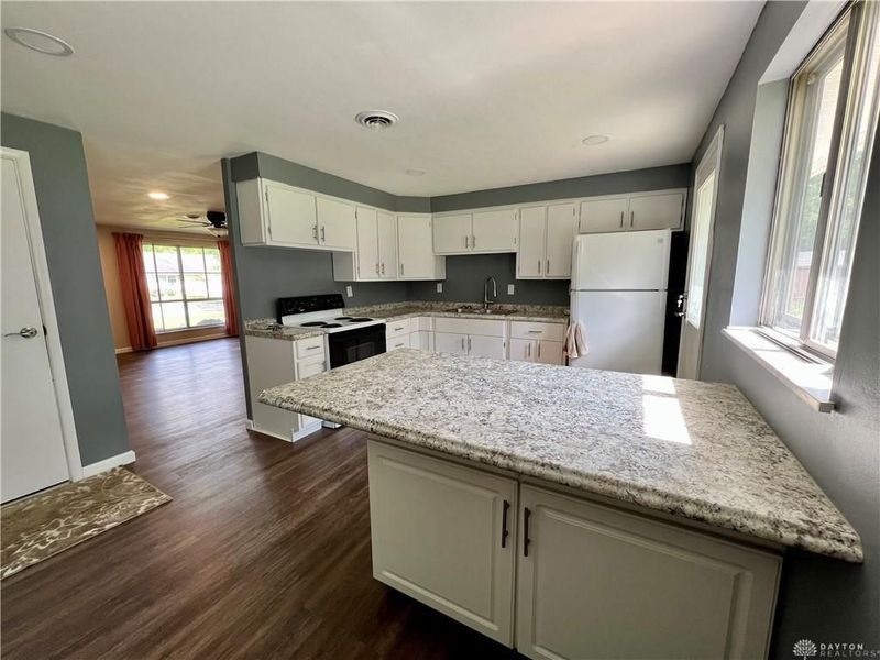 232 Tulip Drive, West Carrollton, OH 45449 Photo 4