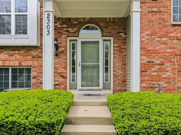 2303 Neubauer Circle, Lindenhurst, IL 60046