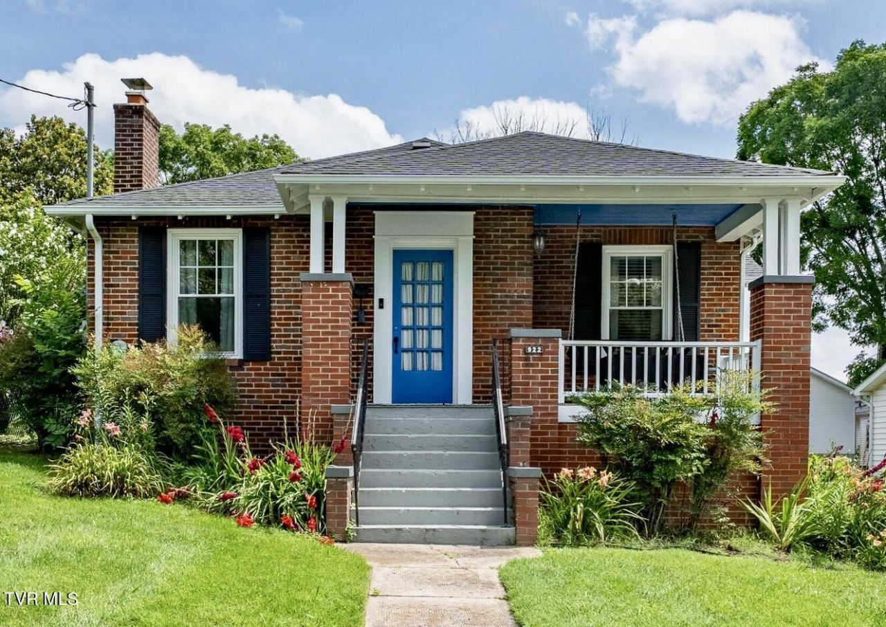 922 West Hillcrest Drive, Johnson City, TN 37604 Main Photo