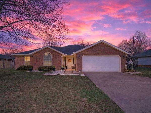 46 W Briarmeadow Street, Farmington, AR 72730