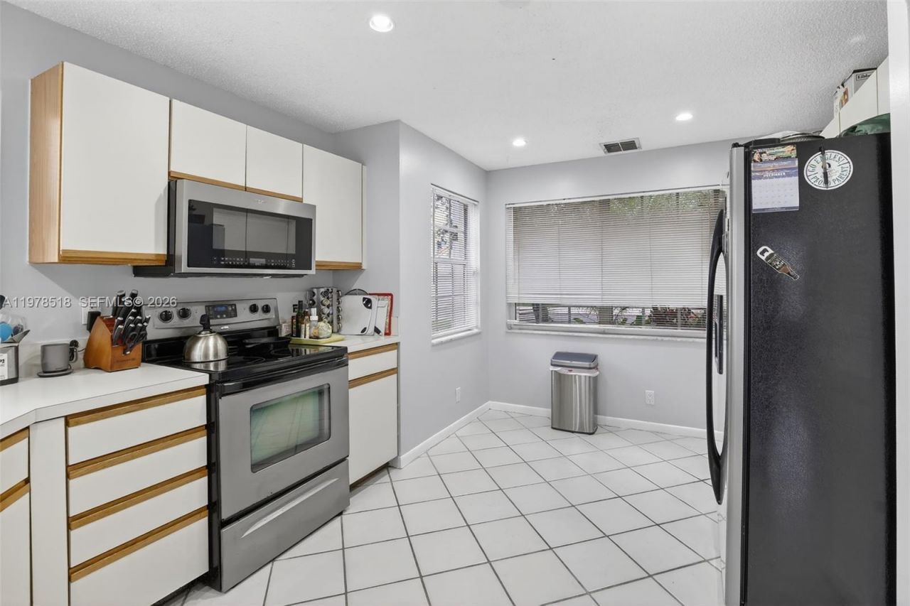 9481 Oak Grove Cir , Davie, FL 33328 Photo