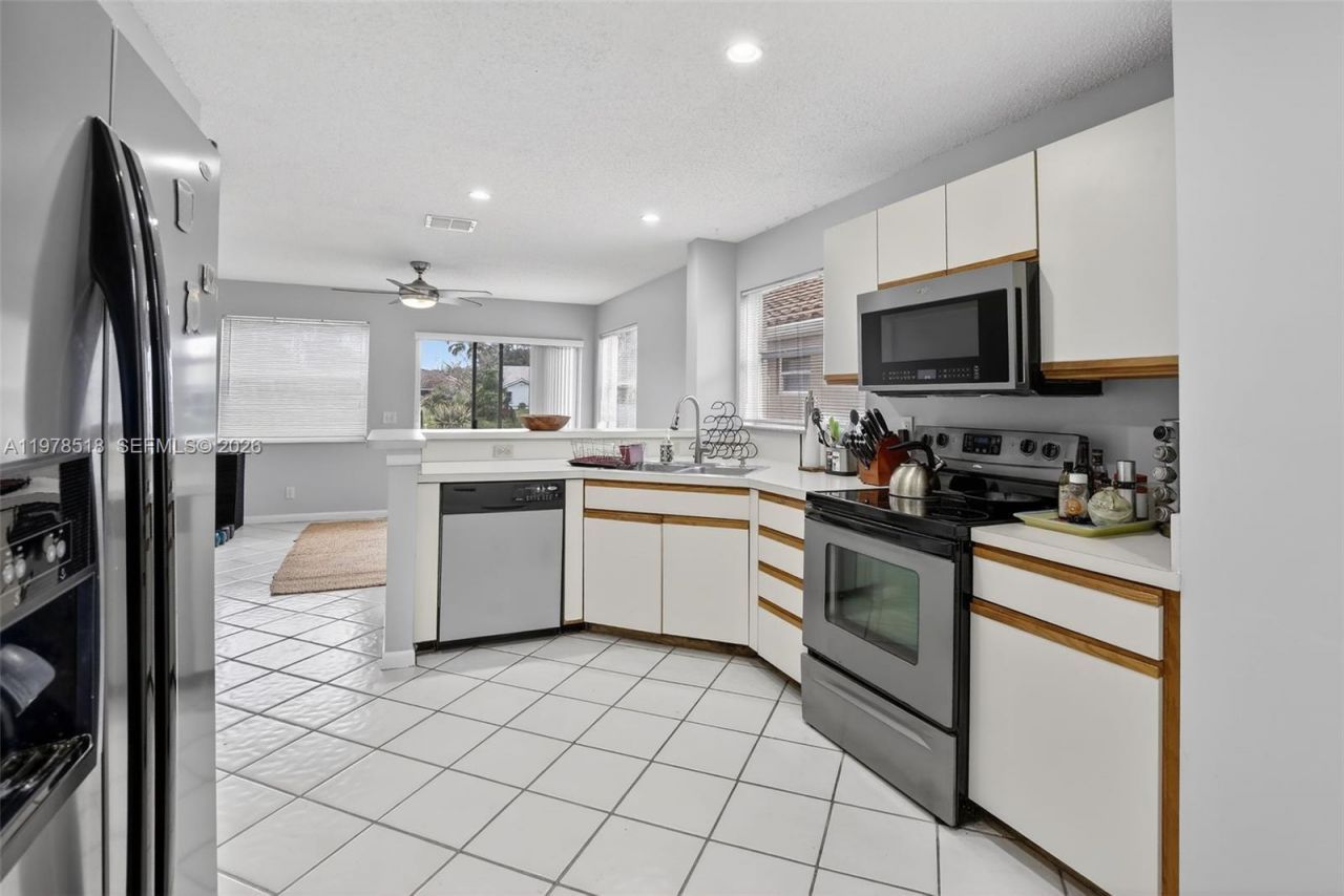 9481 Oak Grove Cir , Davie, FL 33328 Photo