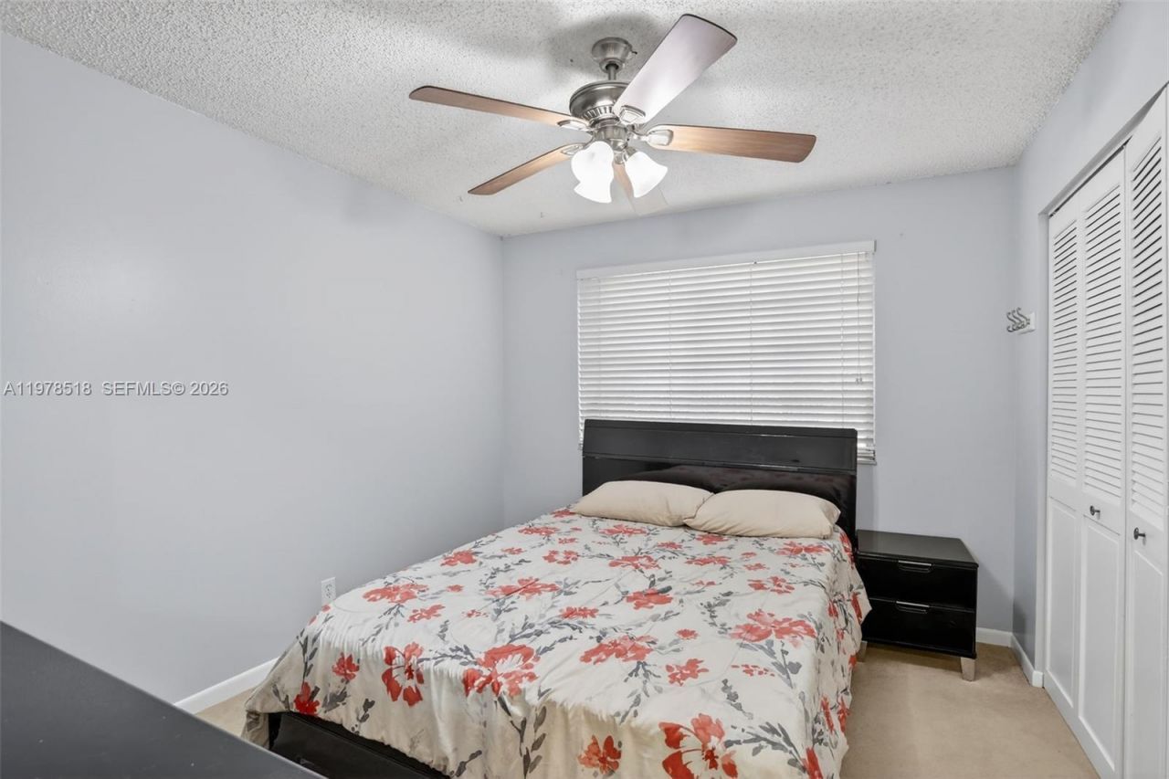 9481 Oak Grove Cir , Davie, FL 33328 Photo