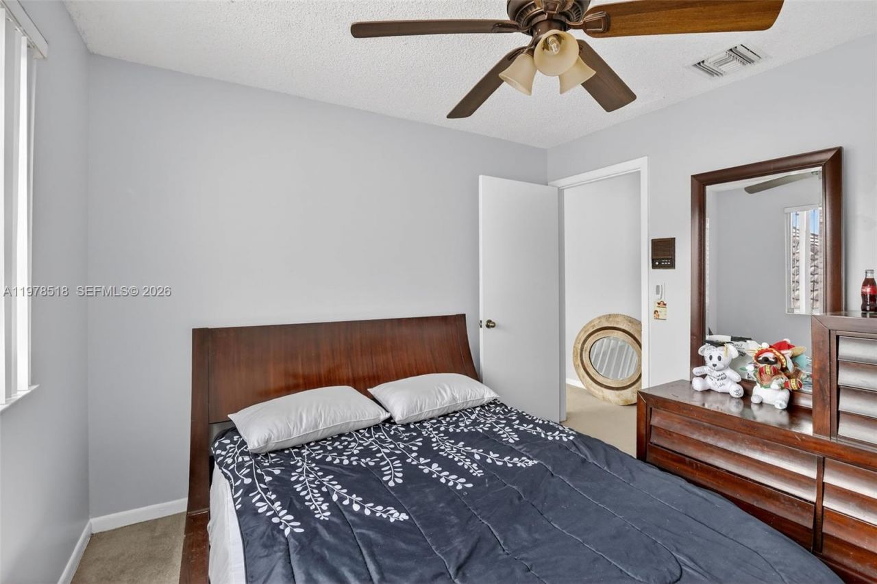 9481 Oak Grove Cir , Davie, FL 33328 Photo