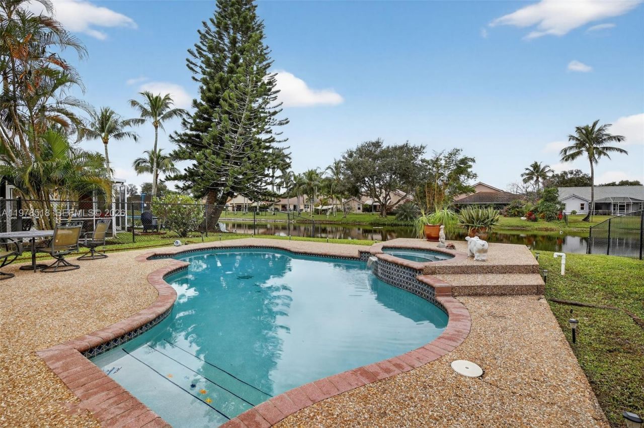 9481 Oak Grove Cir , Davie, FL 33328 Photo