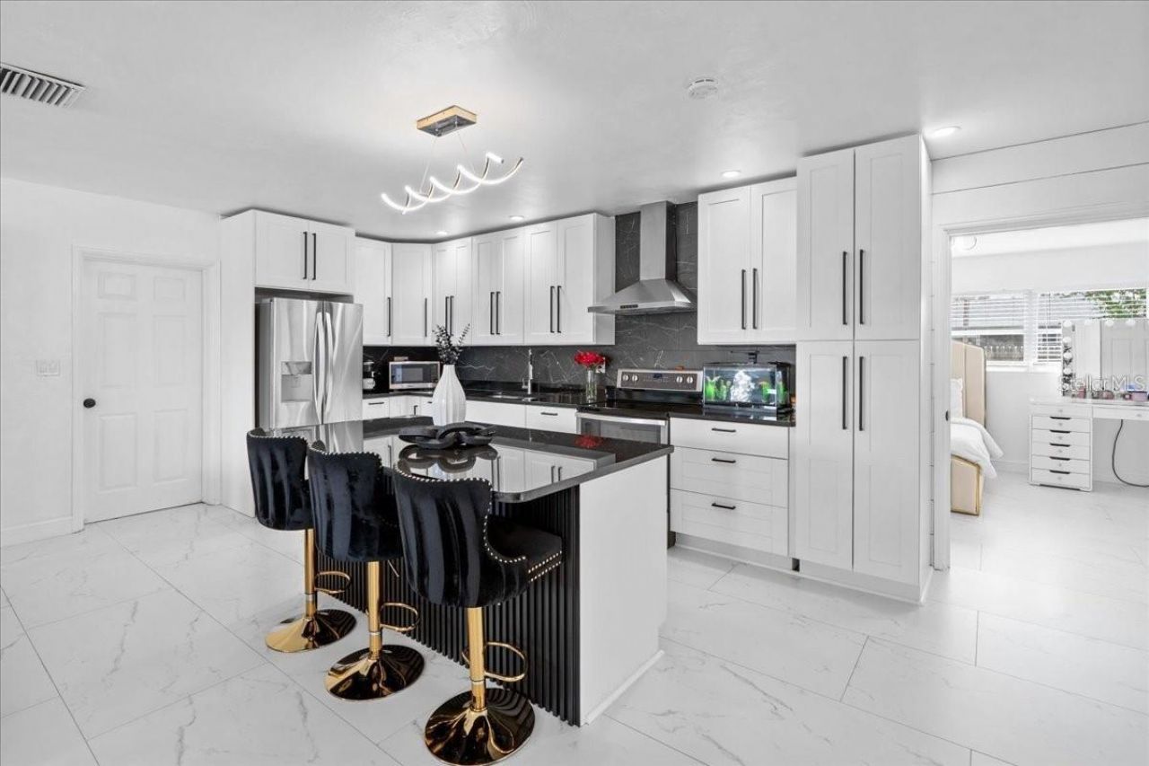 6083 50th Avenue N, Kenneth City, FL 33709 Photo