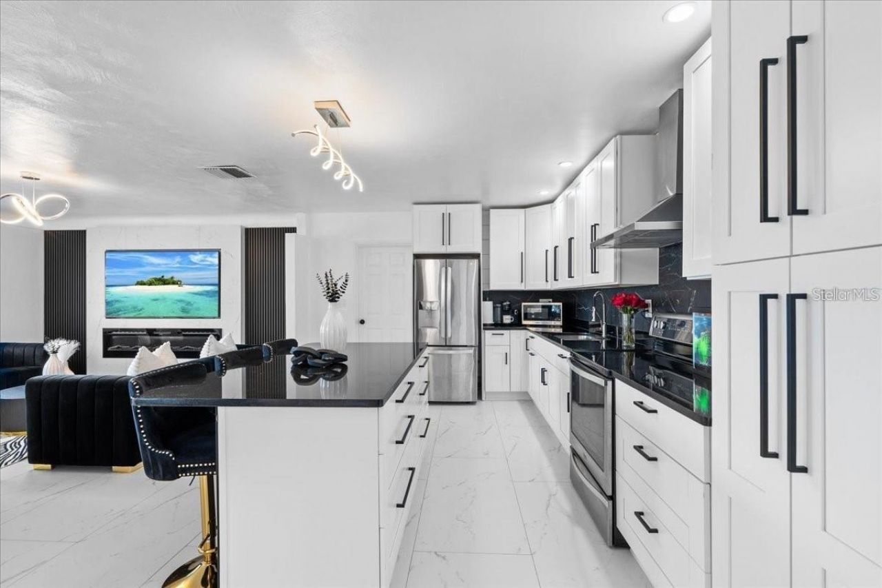 6083 50th Avenue N, Kenneth City, FL 33709 Photo