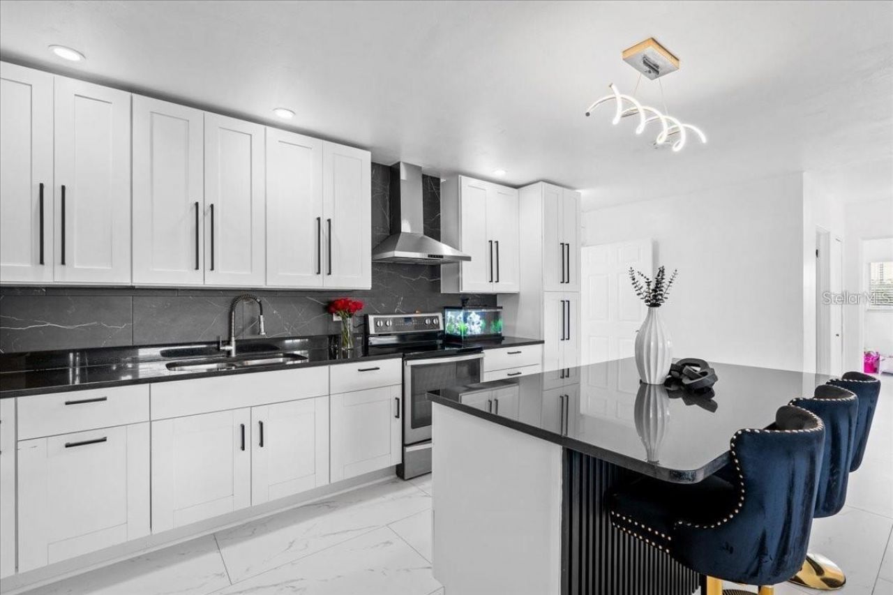 6083 50th Avenue N, Kenneth City, FL 33709 Photo